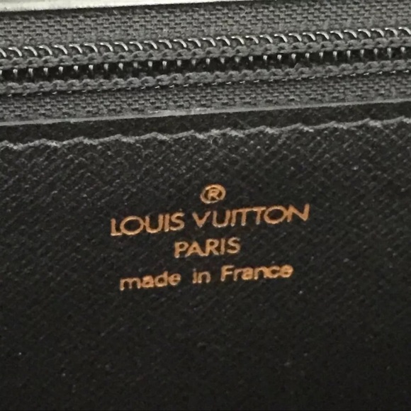 Authentic LOUIS VUITTON Chaillot Black Epi Leather Clutch Bag - Picture 12 of 14